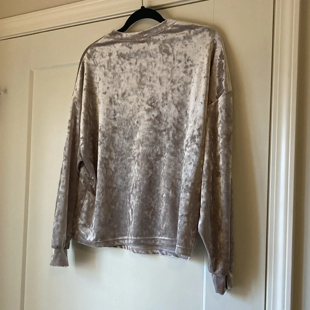 Ladies Velvet Top - Picture 2 of 3